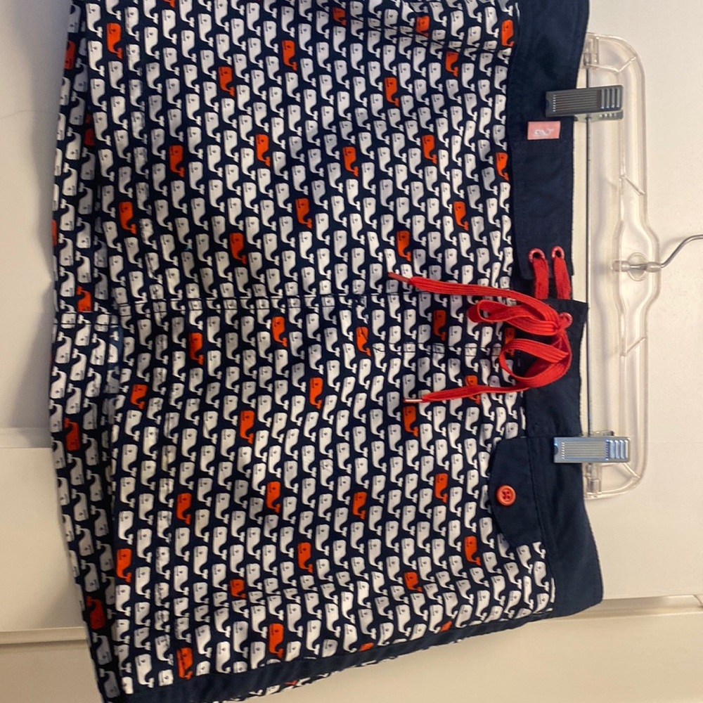 Adorable Vineyard Vines preppy mini. Perfect back wear.